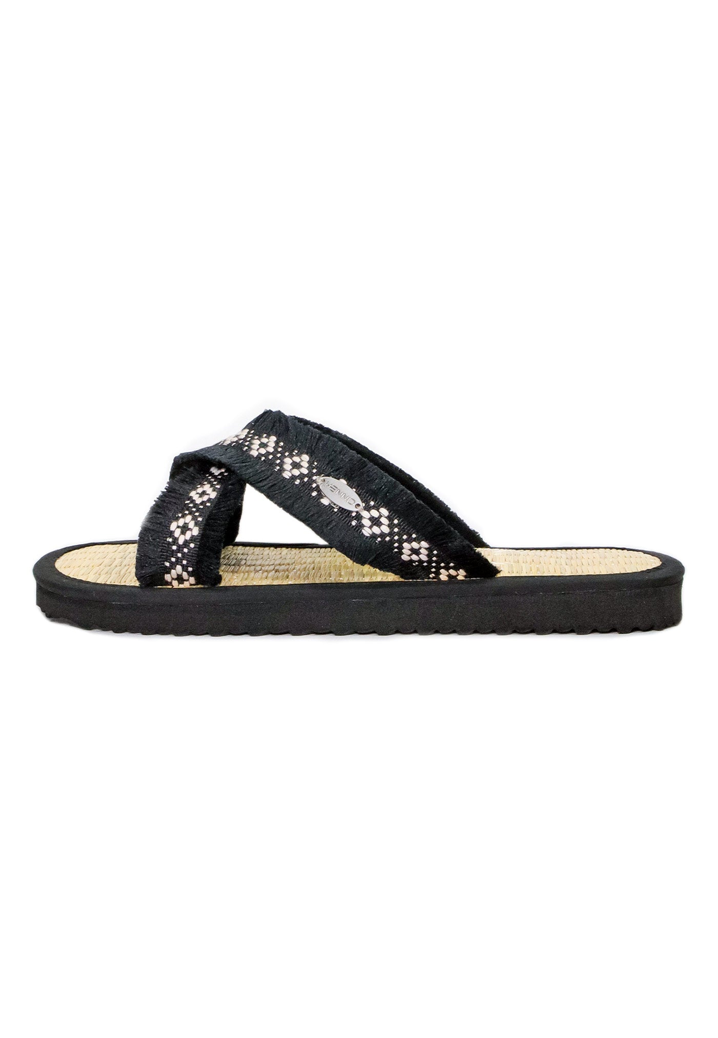 Sandalen mit schwarzen Kreuz-Riemen, Binsen Innensohle und schwarzer Außensohle von der Seite
