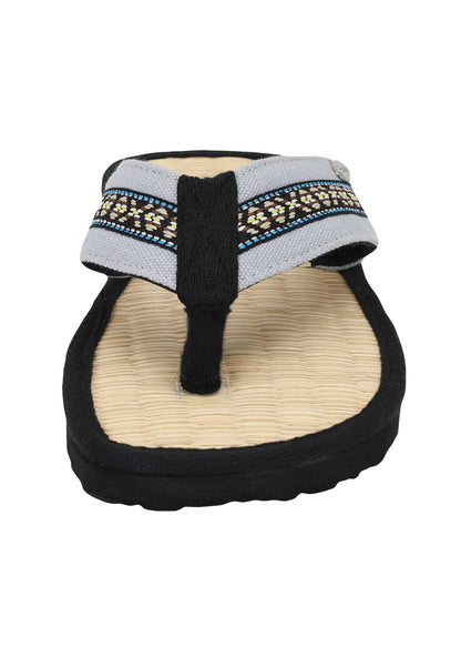 Zehentrenner mit pastelblauen Riemen, Vorderseite